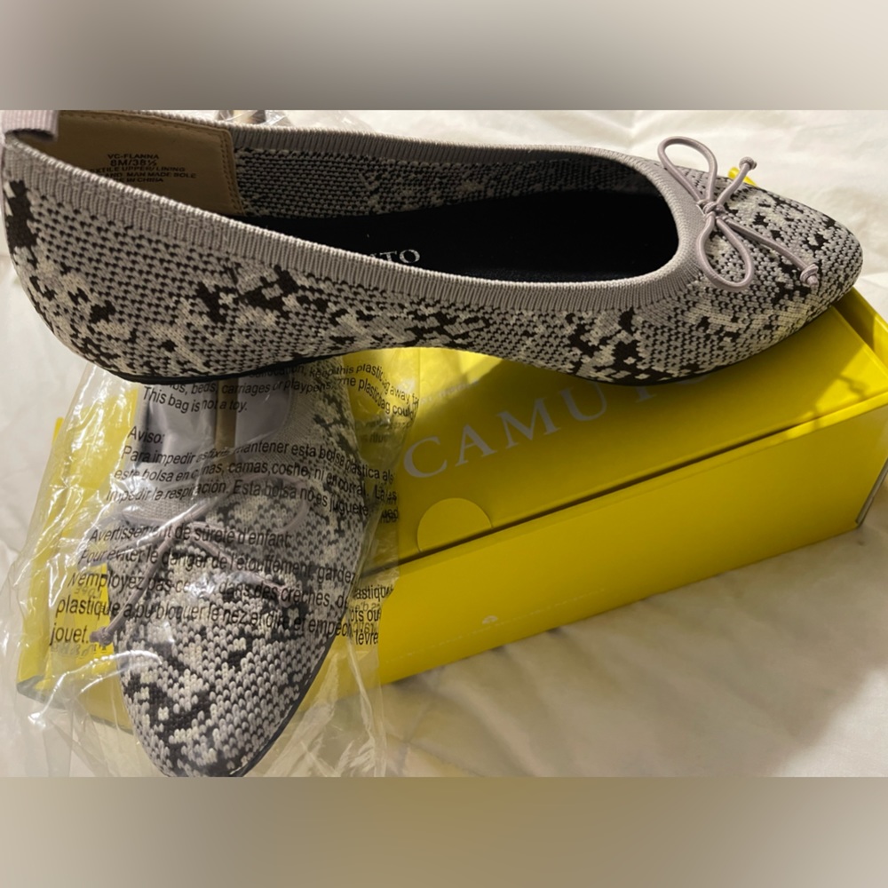 Vince Camuto -Flanna flat shoes
